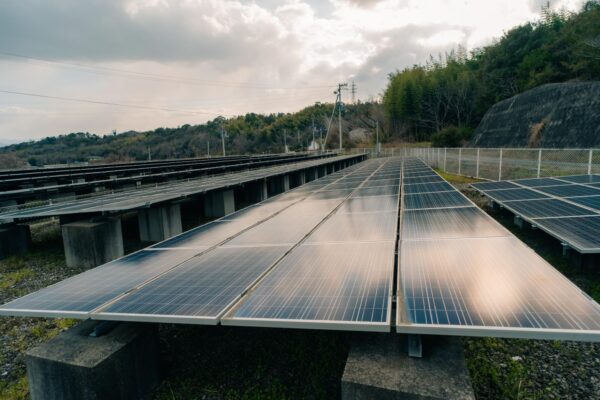 De ce produc panourile fotovoltaice mai puțin decât puterea instalată