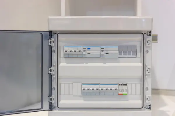 Cum ascunzi tabloul electric fără să îngreunezi accesul la el