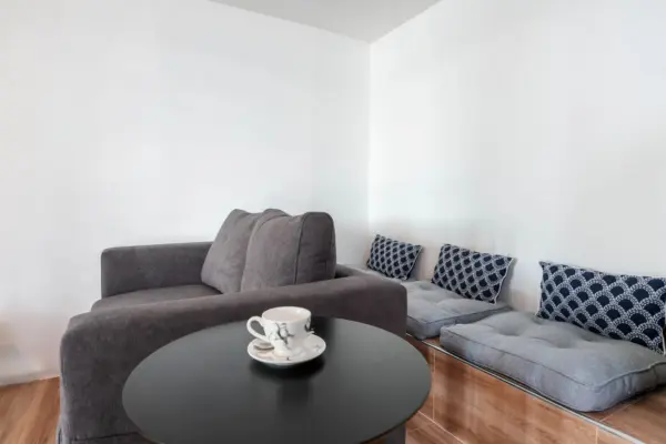 Amenajarea unui living mic: cum alegi mobilierul și păstrezi loc de circulație